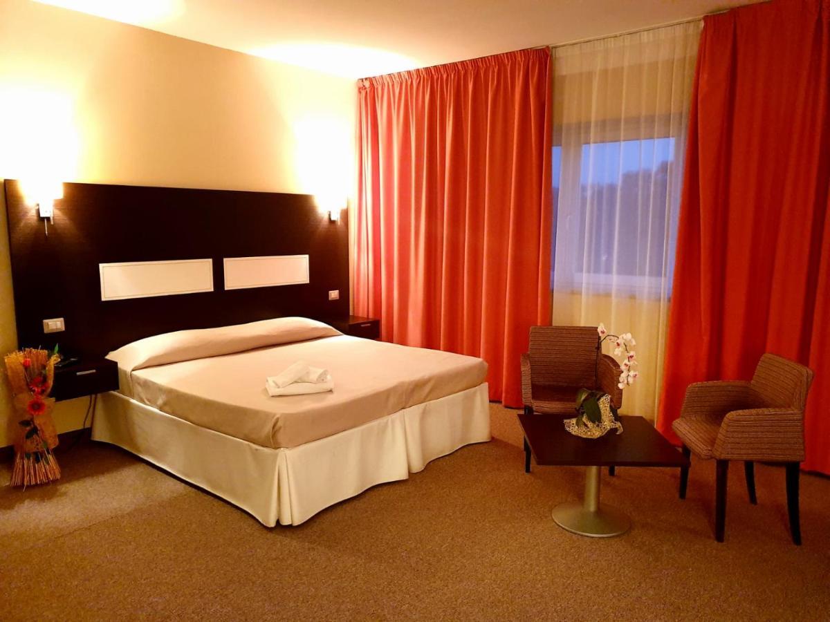 Santa Loja Hotel Residence Tito Ngoại thất bức ảnh