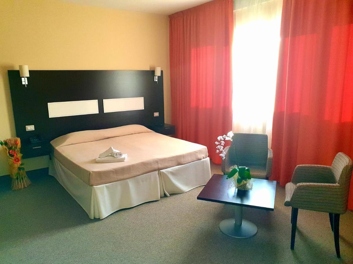 Santa Loja Hotel Residence Tito Ngoại thất bức ảnh